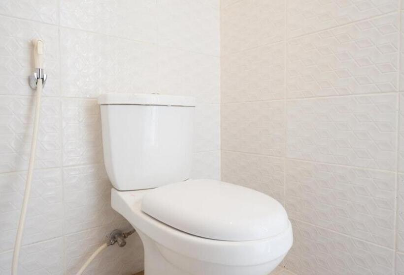 Отель Reddoorz Plus Near Ums Solo