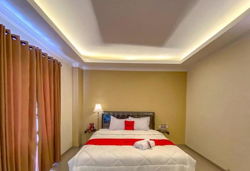 בית מלון כפרי Reddoorz Premium Near Museum Angkut Batu 3
