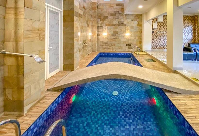 בית מלון כפרי Reddoorz Premium Near Museum Angkut Batu 3