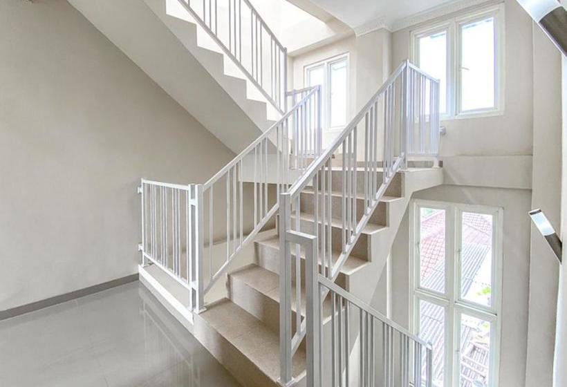 בית מלון כפרי Reddoorz Premium Near Museum Angkut Batu 3