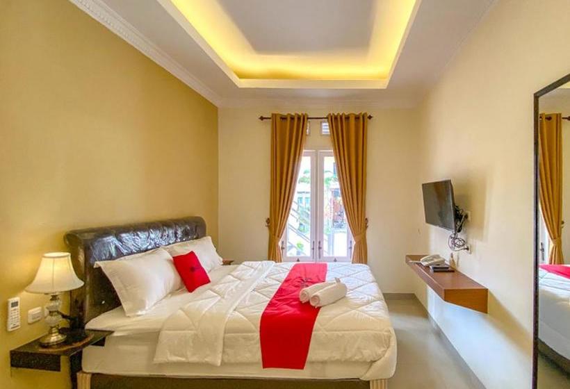 בית מלון כפרי Reddoorz Premium Near Museum Angkut Batu 3