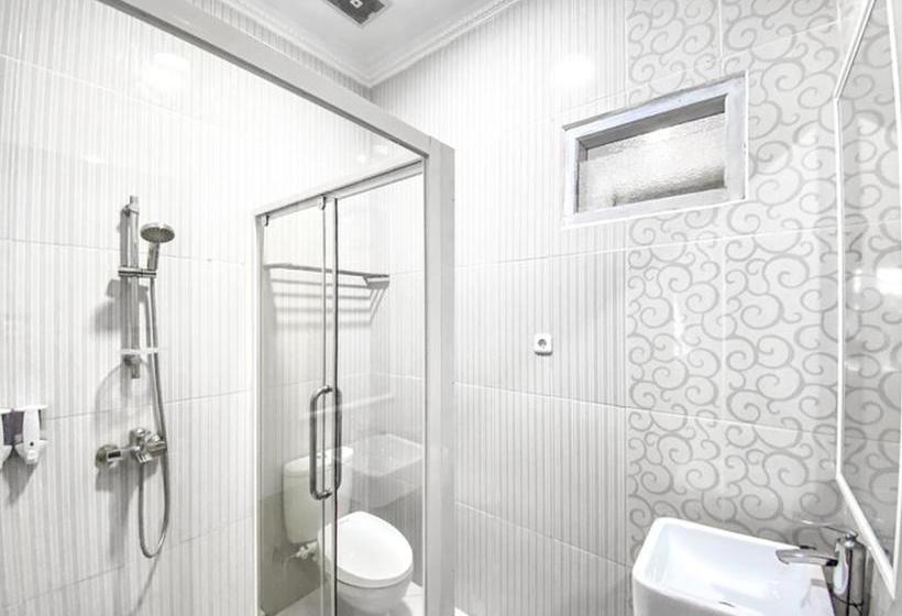 בית מלון כפרי Reddoorz Premium Near Museum Angkut Batu 3