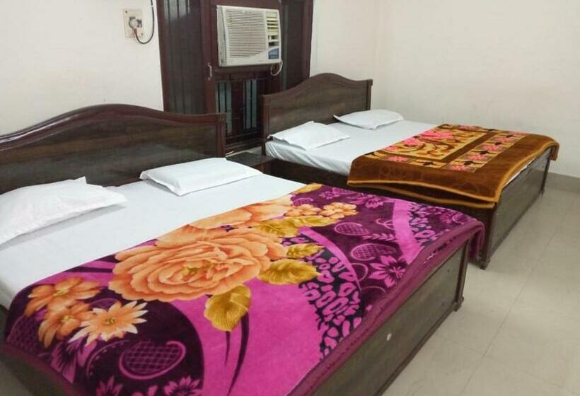 בית מלון כפרי Shri Krishna