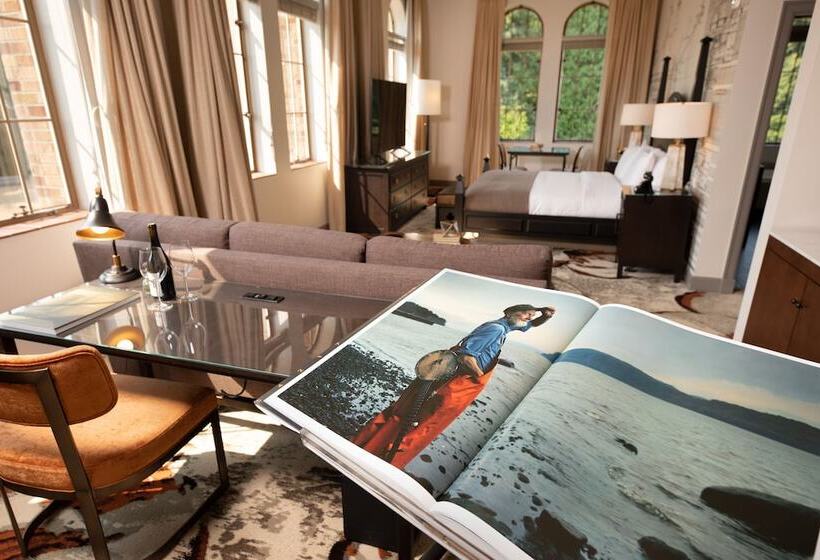 호텔 The Lodge At St Edward State Park