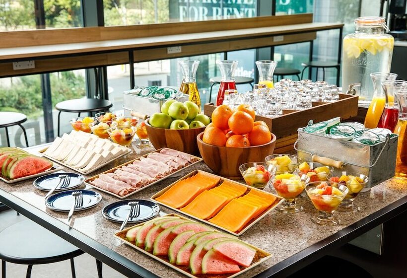 Aparthotel Adagio London Sutton Point