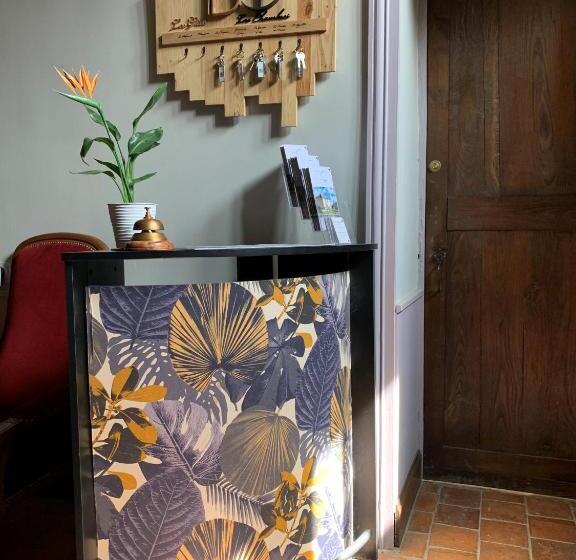 민박 Le Bas Chitray