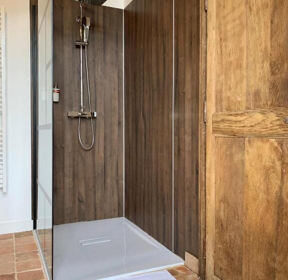 민박 Le Bas Chitray