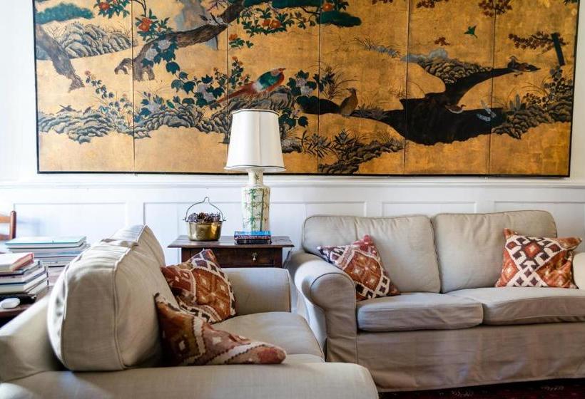 민박 The House With Two Front Doors