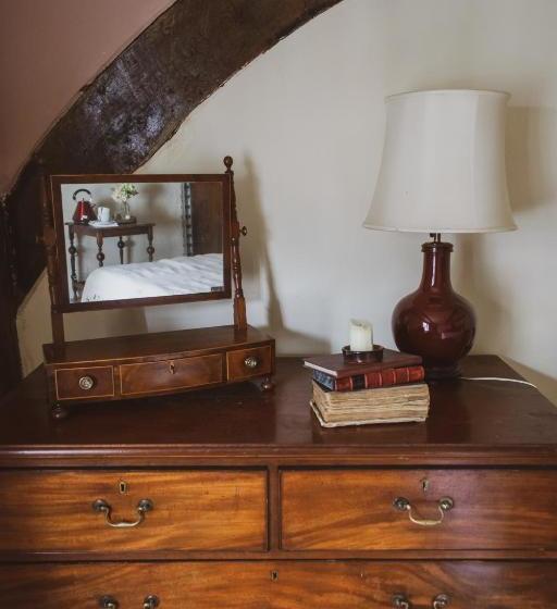 민박 The House With Two Front Doors