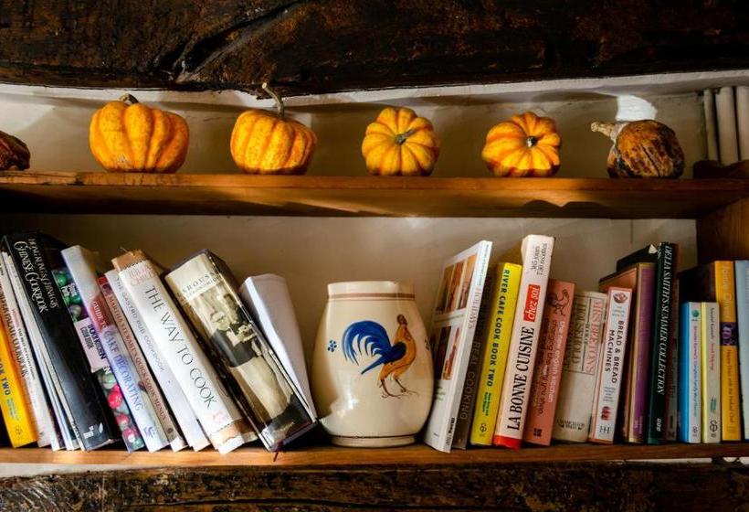 민박 The House With Two Front Doors