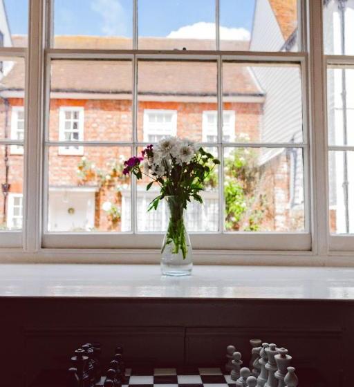 민박 The House With Two Front Doors