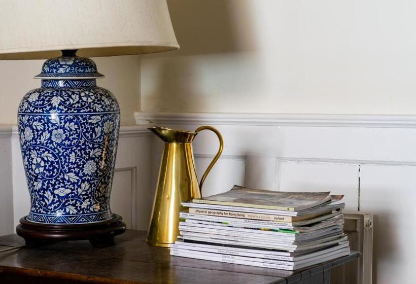 민박 The House With Two Front Doors