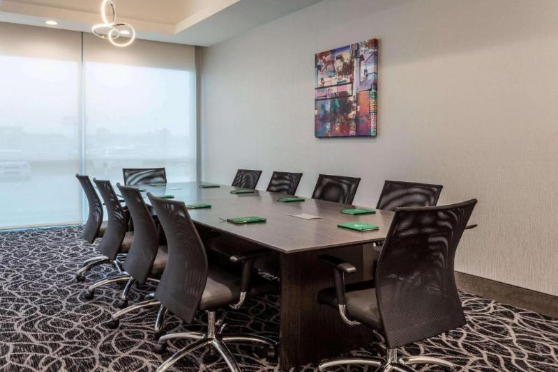 ホテル La Quinta Inn & Suites By Wyndham Shorewood