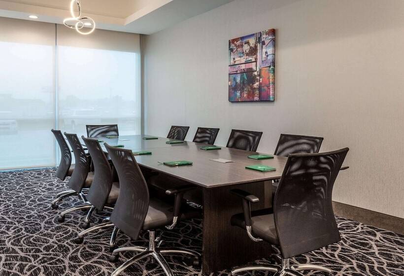 ホテル La Quinta Inn & Suites By Wyndham Shorewood