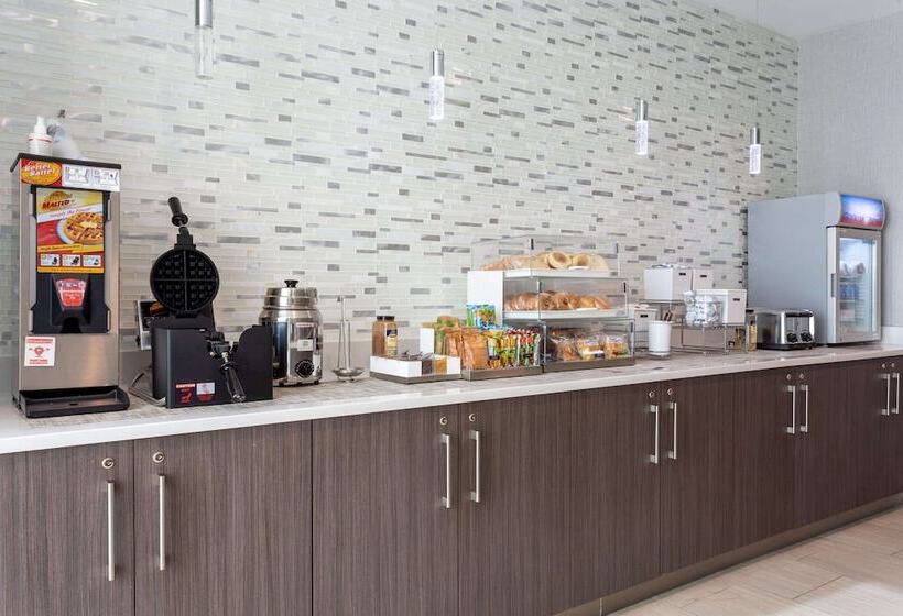 هتل La Quinta Inn & Suites By Wyndham Shorewood