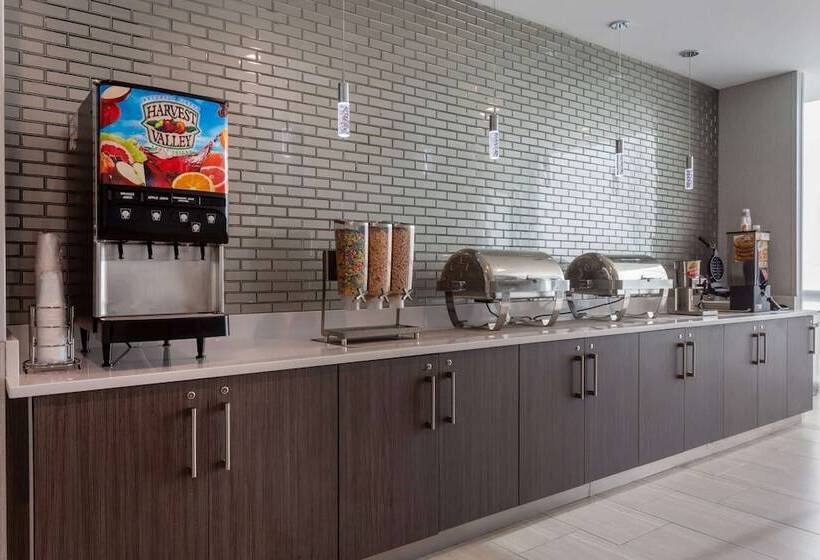 ホテル La Quinta Inn & Suites By Wyndham Shorewood