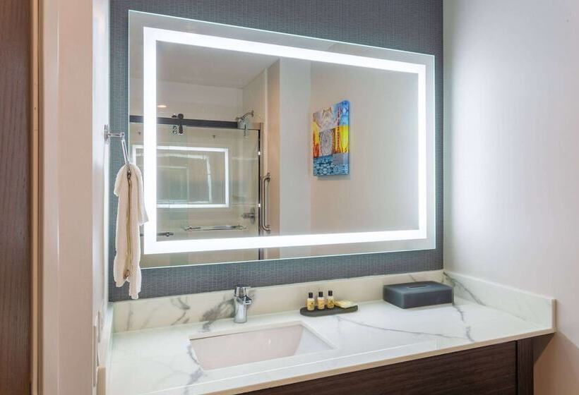 هتل La Quinta Inn & Suites By Wyndham Shorewood