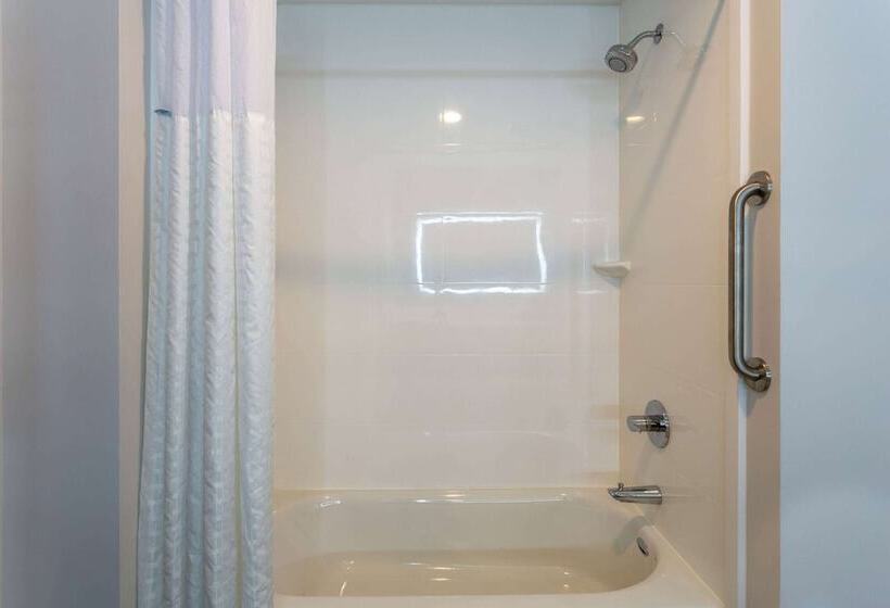 هتل La Quinta Inn & Suites By Wyndham Shorewood