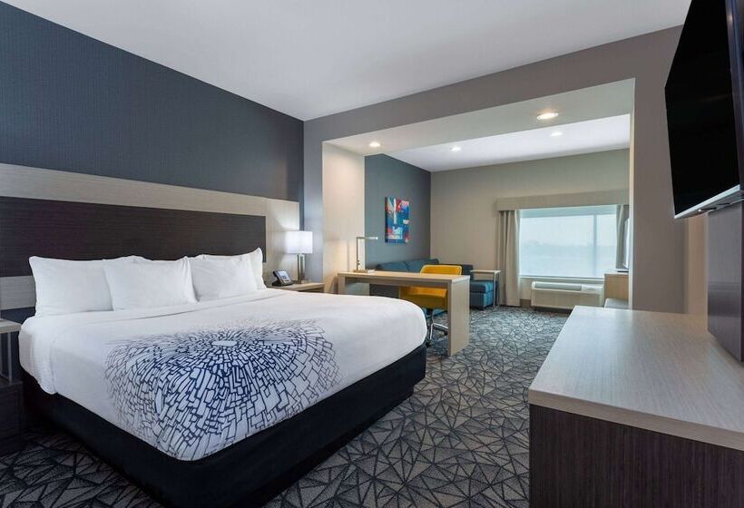 هتل La Quinta Inn & Suites By Wyndham Shorewood