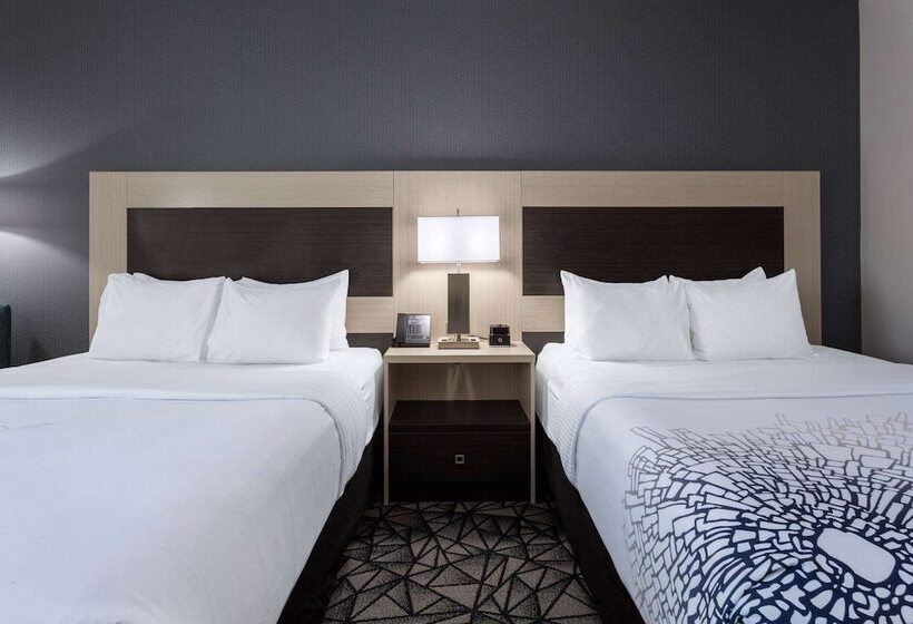 ホテル La Quinta Inn & Suites By Wyndham Shorewood