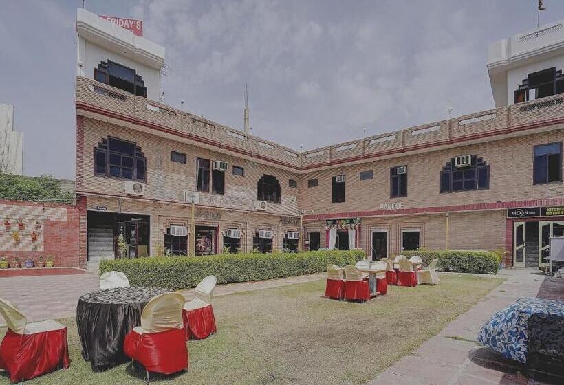 Hotel Oyo 80038  Fridays