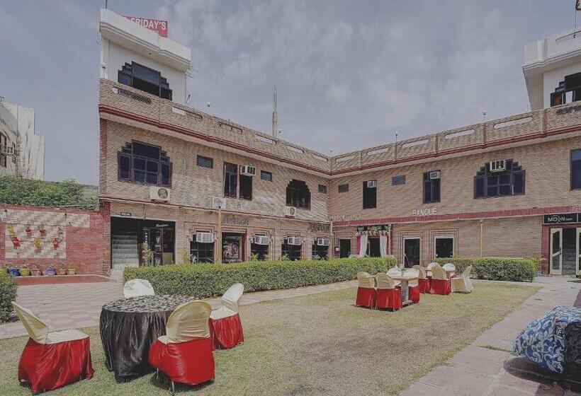 Hotel Oyo 80038  Fridays