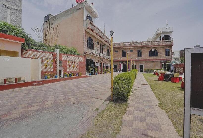 Hotel Oyo 80038  Fridays