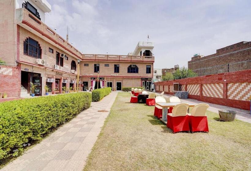 Hotel Oyo 80038  Fridays