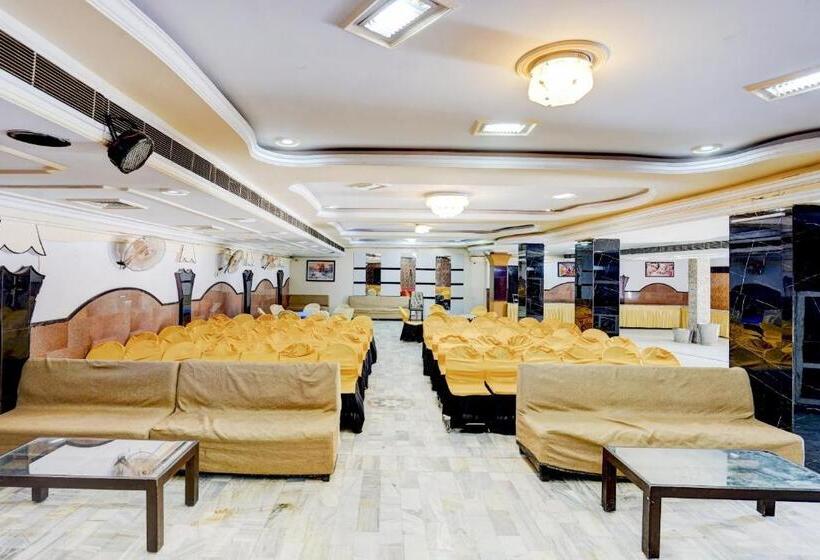 Hotel Oyo 80038  Fridays