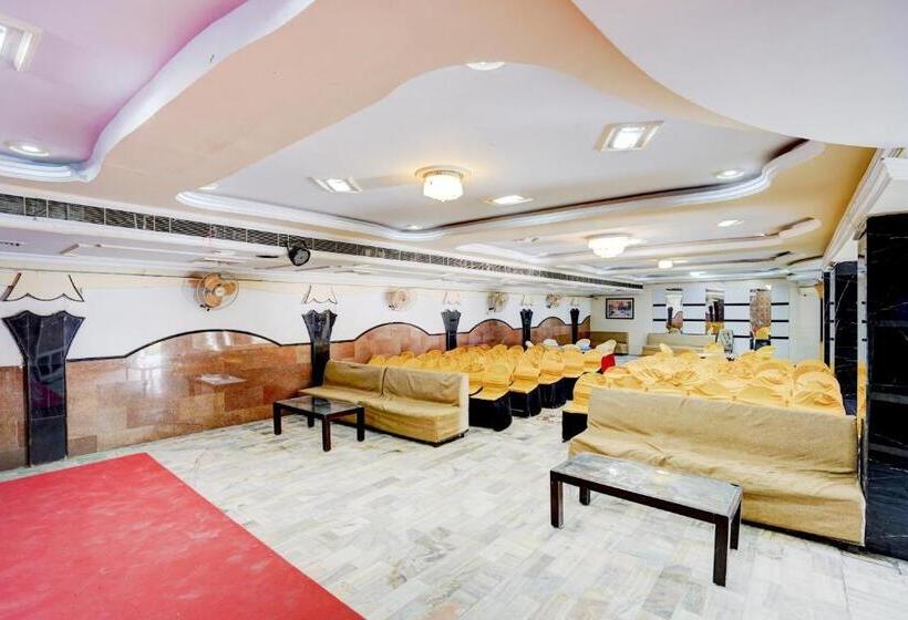 Hotel Oyo 80038  Fridays