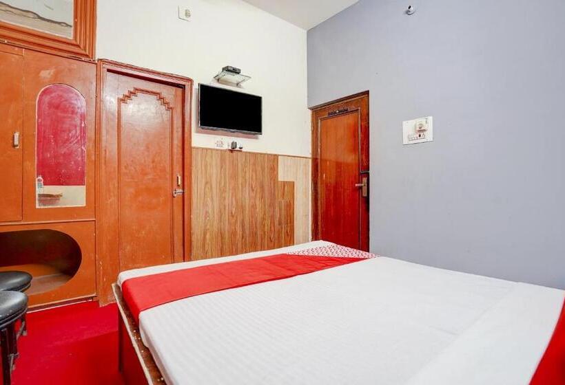 Hotel Oyo 80038  Fridays