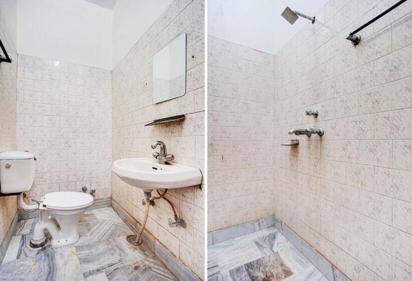 Hotel Oyo 80038  Fridays