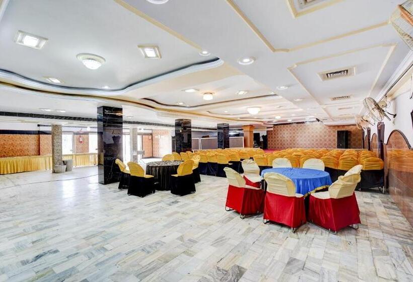 Hotel Oyo 80038  Fridays