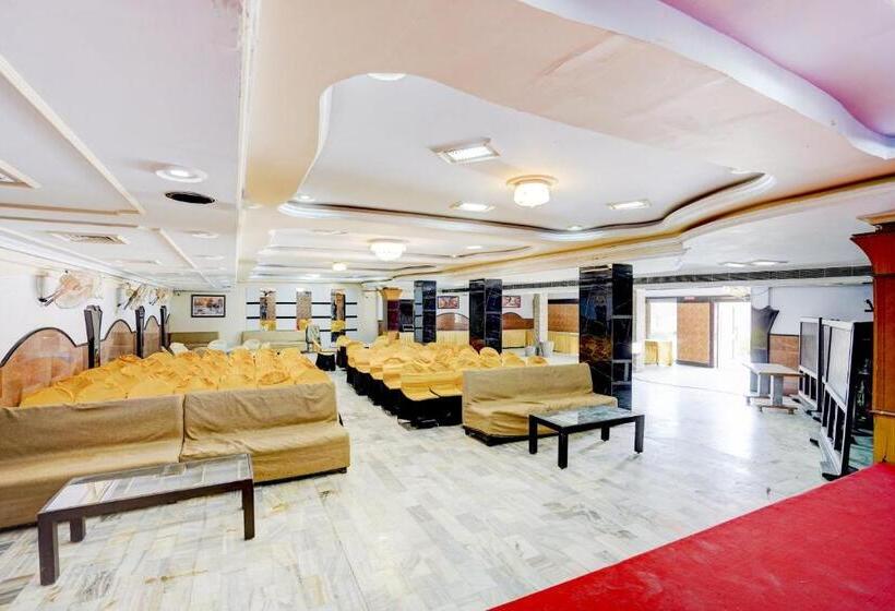 Hotel Oyo 80038  Fridays