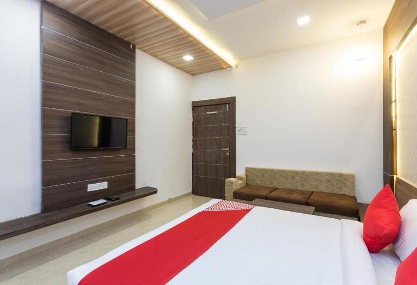 ホテル Oyo Flagship 80138 Sr