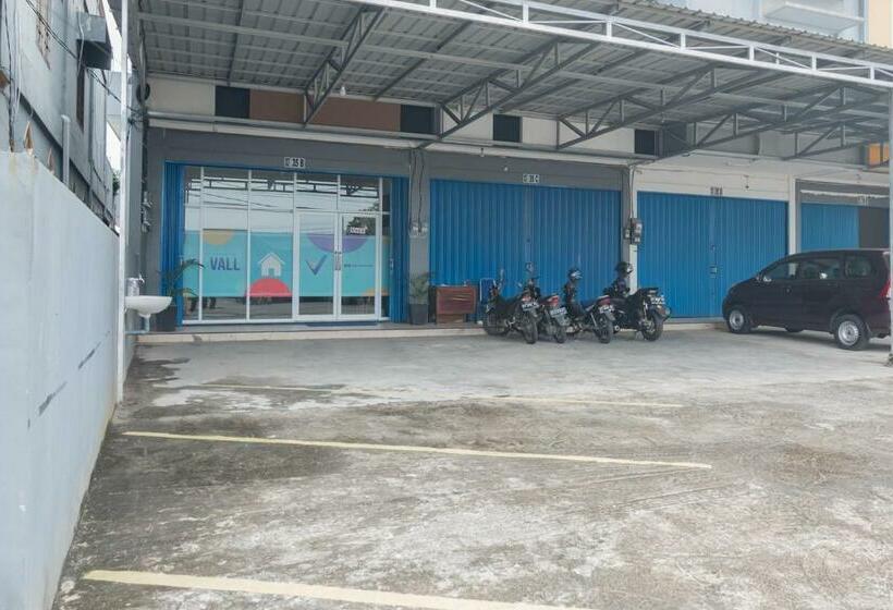 Отель Reddoorz At Vall Guest House Balikpapan