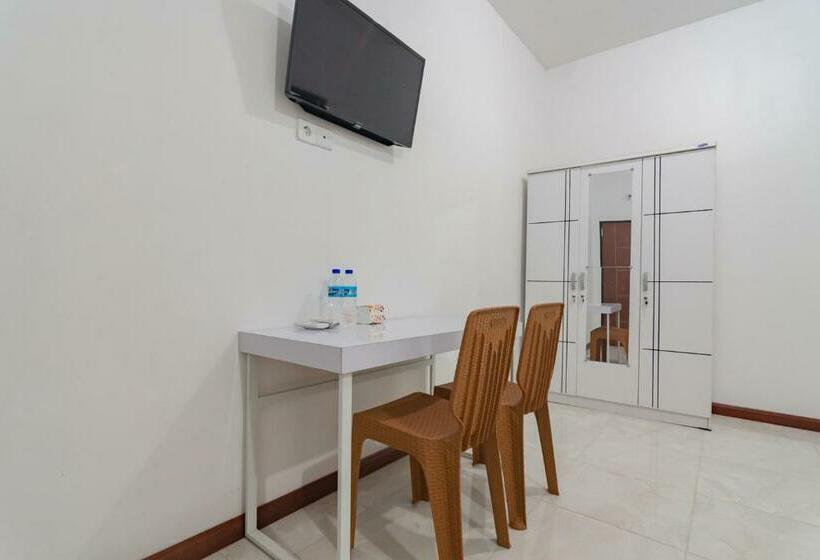 Отель Reddoorz At Vall Guest House Balikpapan