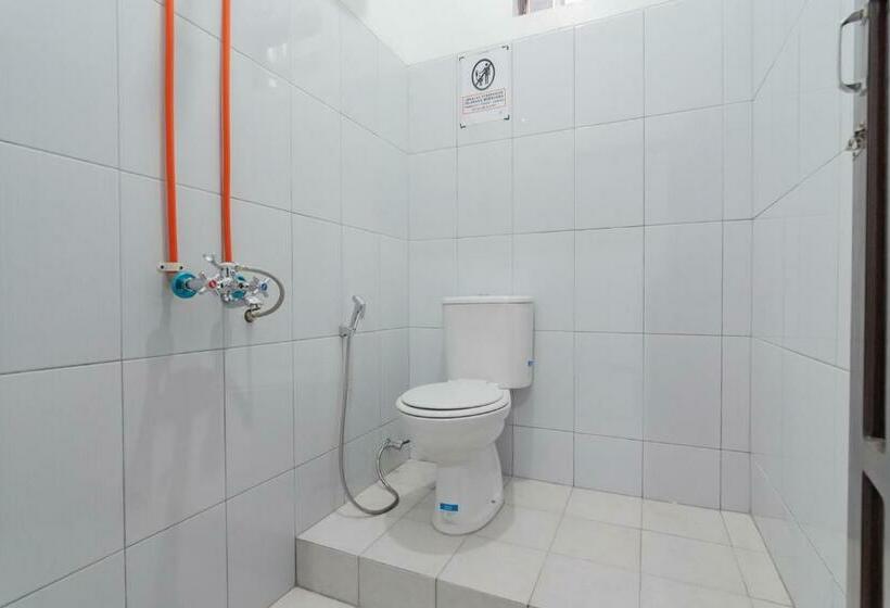 هتل Reddoorz At Vall Guest House Balikpapan