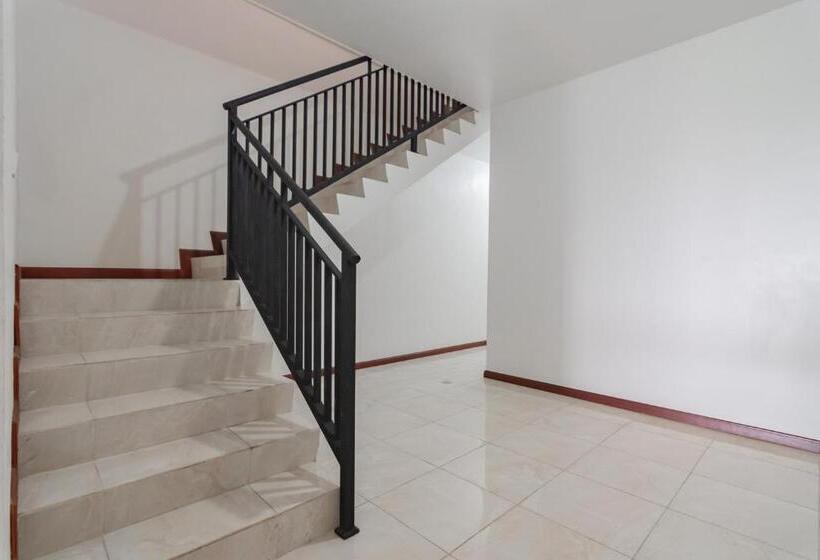 Отель Reddoorz At Vall Guest House Balikpapan