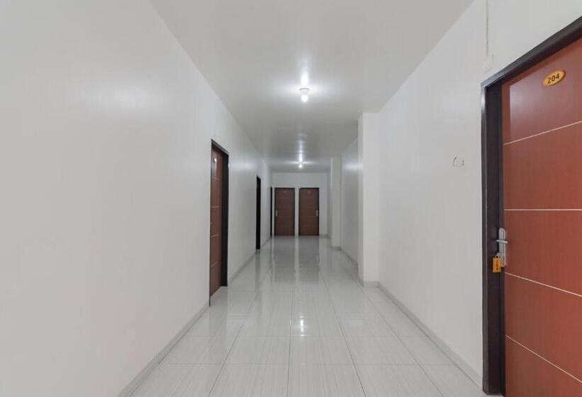 Отель Reddoorz At Vall Guest House Balikpapan