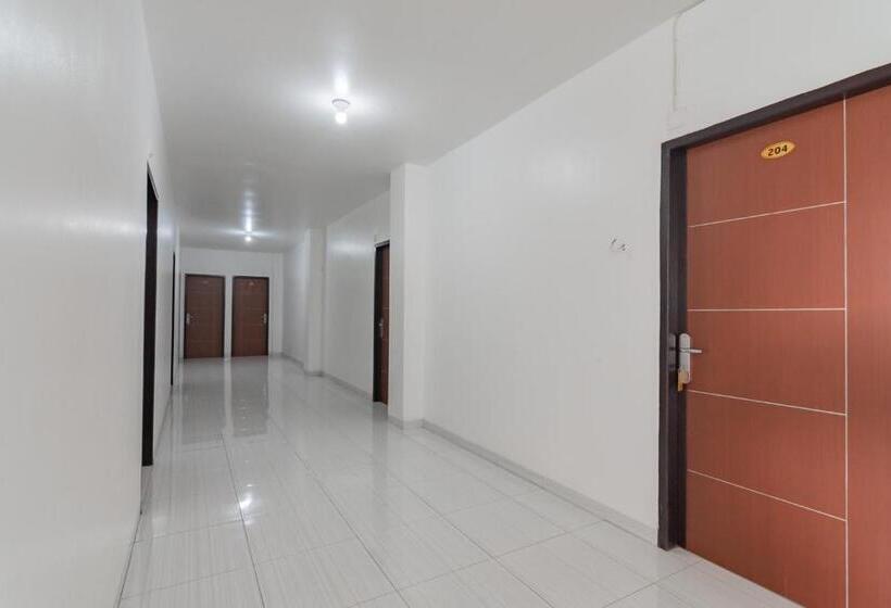 Отель Reddoorz At Vall Guest House Balikpapan