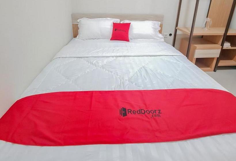 هتل Reddoorz Syariah @ Boemi Guesthouse Tasikmalaya