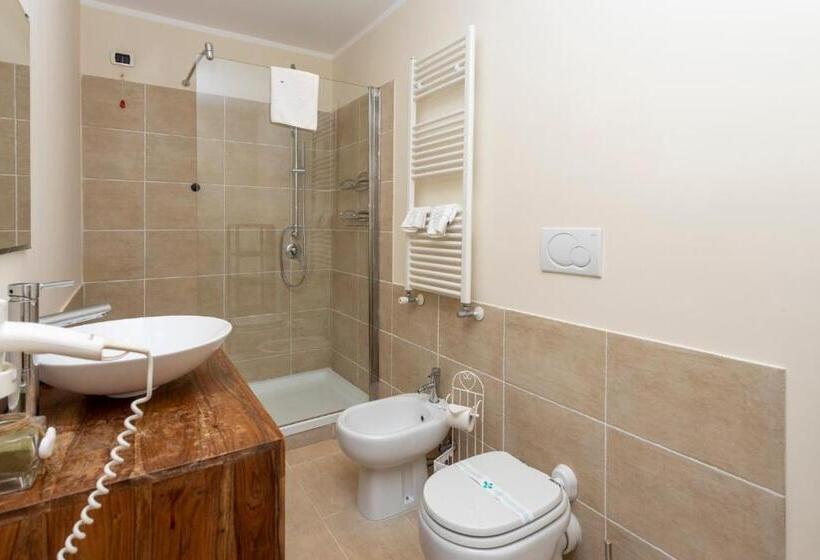 בית מלון כפרי Relais Colle Buono