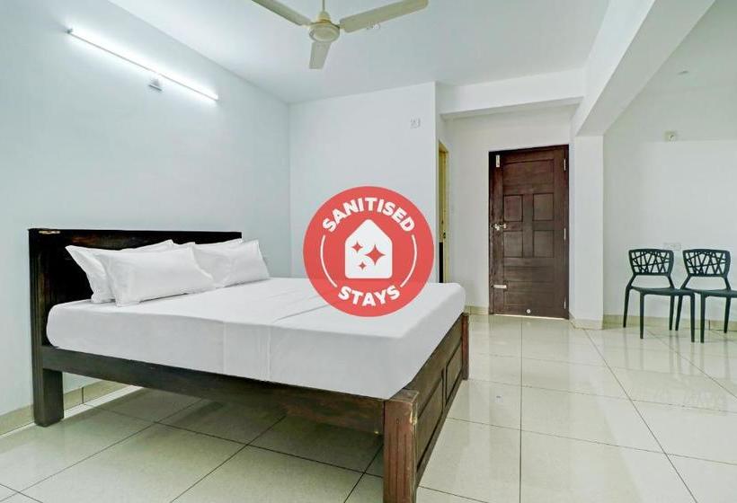 호텔 Spot On 80018 Vardhaman Dhanashala Residency