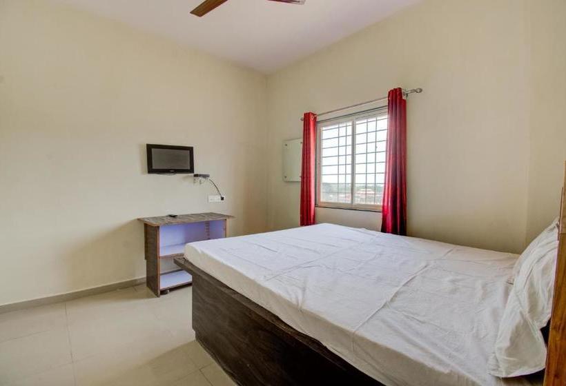 호텔 Spot On 80018 Vardhaman Dhanashala Residency