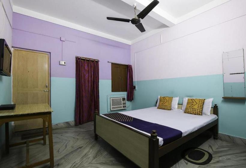 호텔 Spot On 80018 Vardhaman Dhanashala Residency