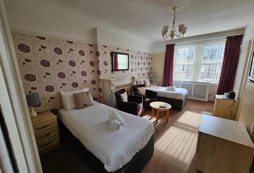 בית מלון כפרי The Beach Weston