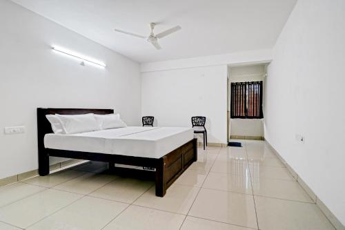 호텔 Spot On 80018 Vardhaman Dhanashala Residency