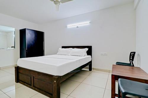 호텔 Spot On 80018 Vardhaman Dhanashala Residency