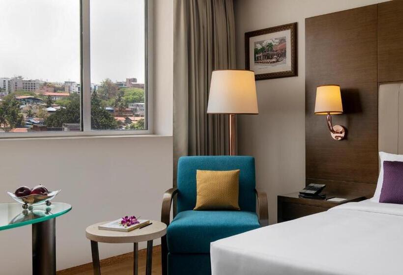 هتل Vivanta Thiruvananthapuram